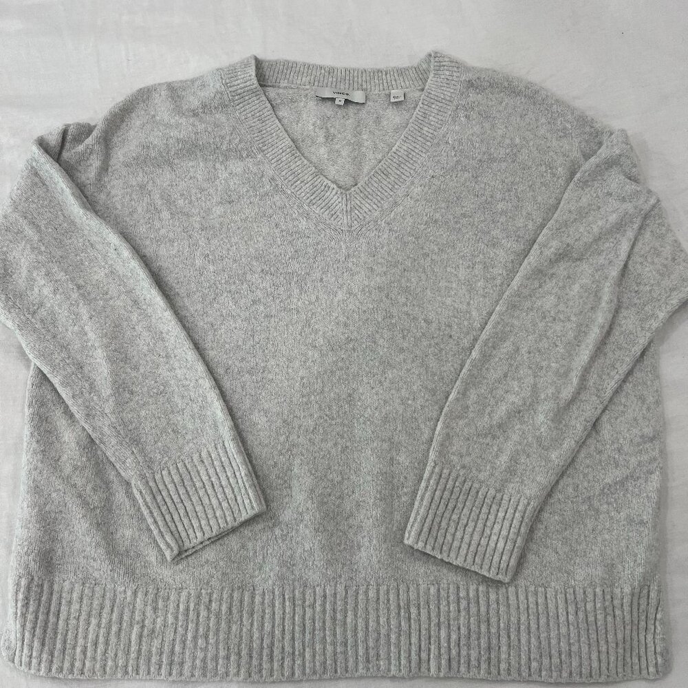 Vince - vneck sweater light grey